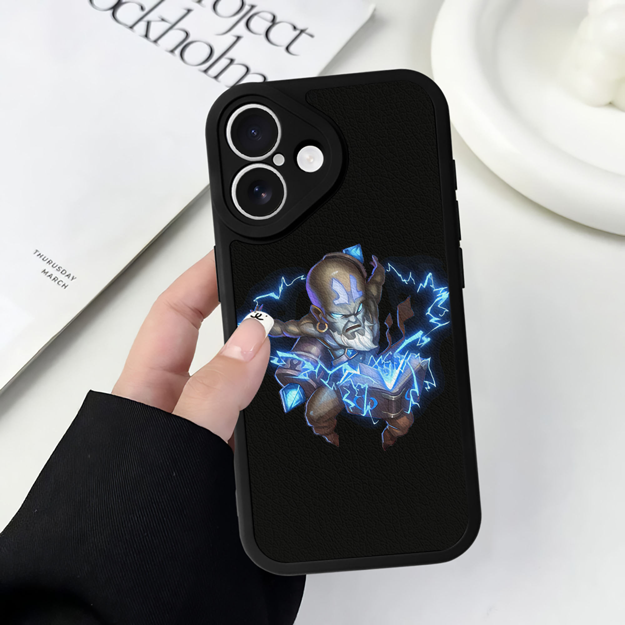 リーグ・オブ・レジェンド League of Legends LOL 【iPhone 16シリーズ対応】シリコンスマホケース（レザー調） 材質：シリコン